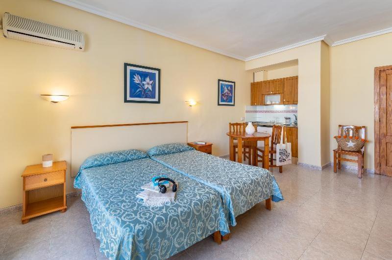Hotel Apartamentos Vibra Lux Mar Ibiza stad Rum bild
